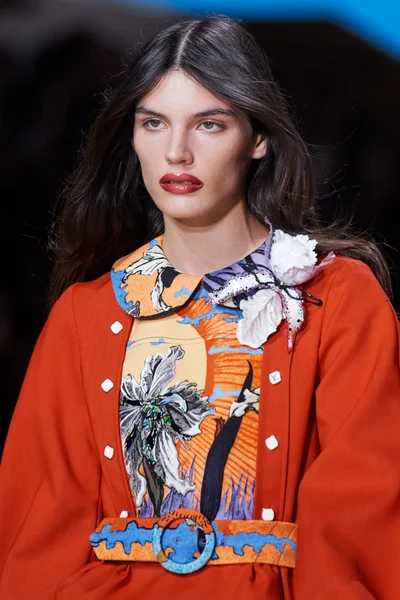 Look 25